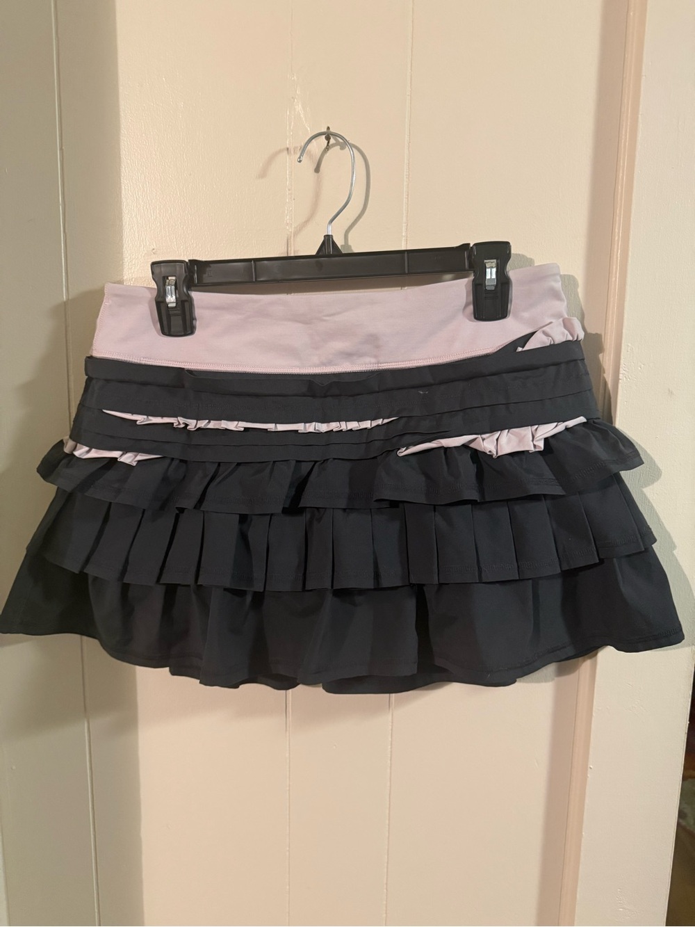 lululemon athletica Black Mini Skirt with Pale Pink Waistband and Trim
